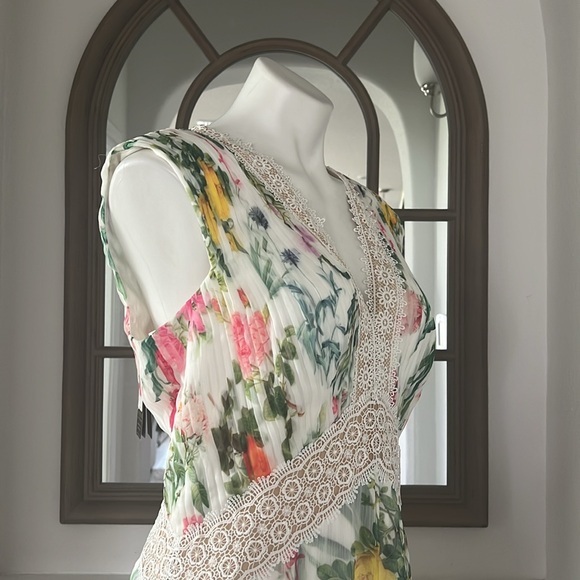 Tadashi Shoji Floral Pleat Chiffon Trumpet Gown White Floral, Size 10 NWT $588 - Picture 10 of 17